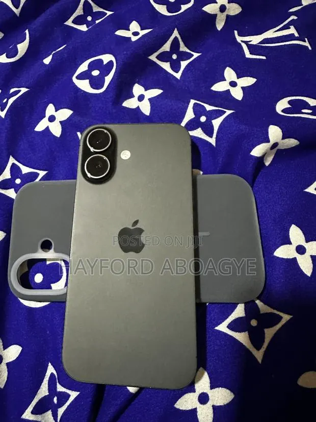 Apple iPhone 17 256 GB Black · Photo 1