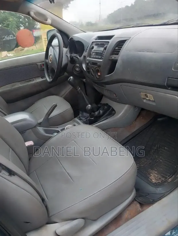 Toyota Hilux 2010 · Photo 7