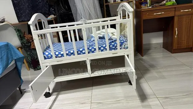 Baby Crib With Mattress, Net and Drawers · Photo 4