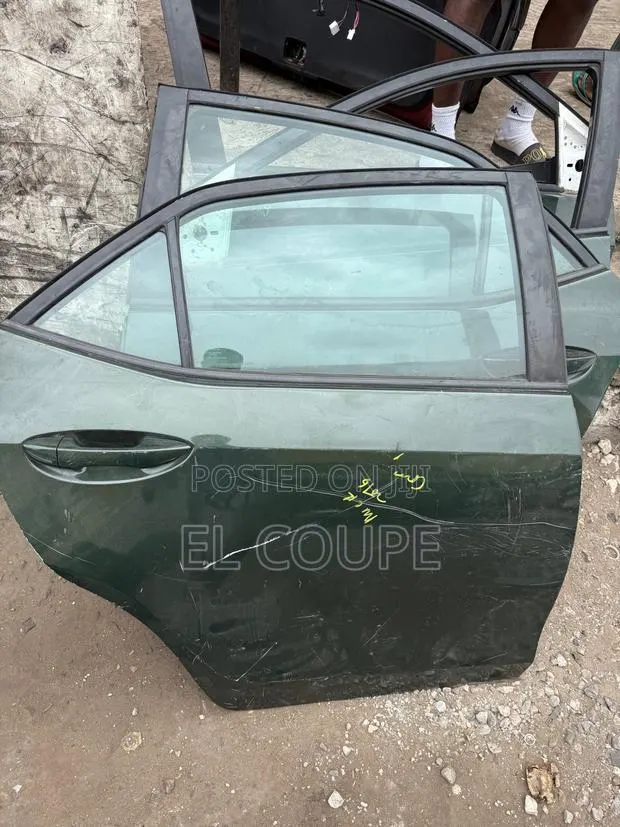 Toyota Corolla 2014-2015-2016-2017-2018 Complete Door · Photo 1