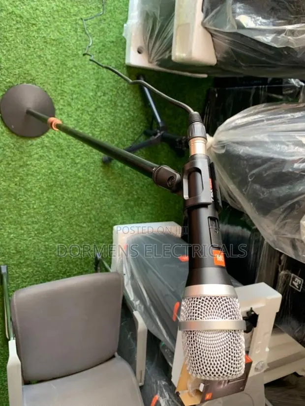 JBL Pmx200 Wired Microphone With Stand · Photo 1