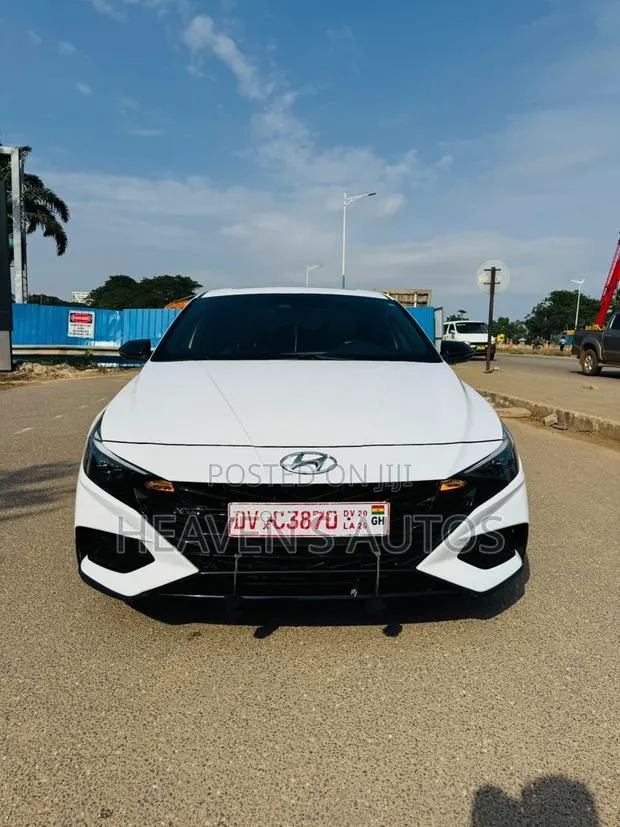 Hyundai Elantra 2021 White · Photo 1