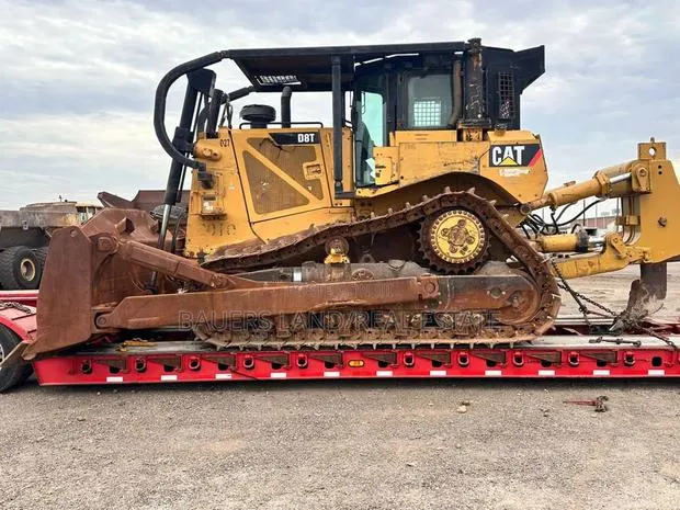Caterpillar D8t Dozer · Photo 1