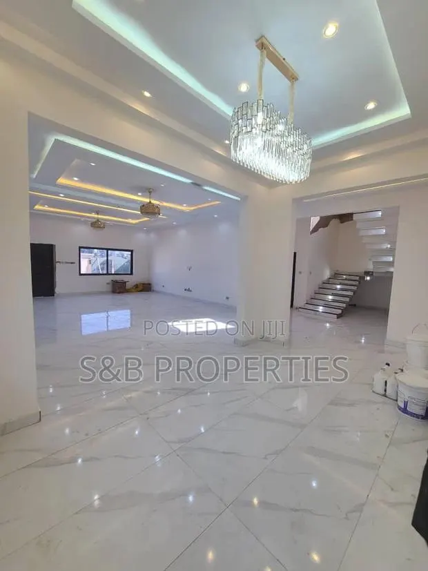 4bdrm Duplex in Ashomang Estate for sale · Photo 1