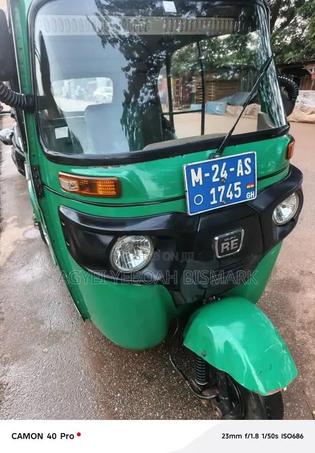 Bajaj RE 2024 Green · Photo 2