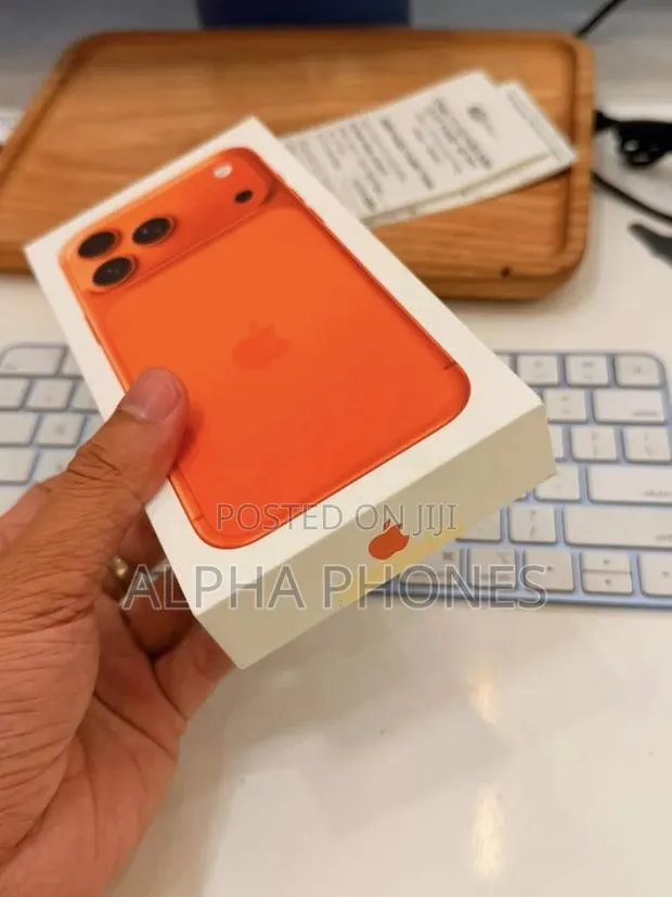 New Apple iPhone 17 Pro Max 512 GB Orange · Photo 1