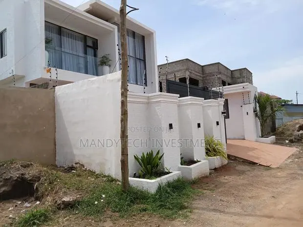 Furnished 5bdrm House in School Junction for sale · Photo 1