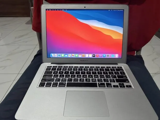 Laptop Apple MacBook Air 2014 4GB Intel Core i5 SSD 128GB · Photo 1