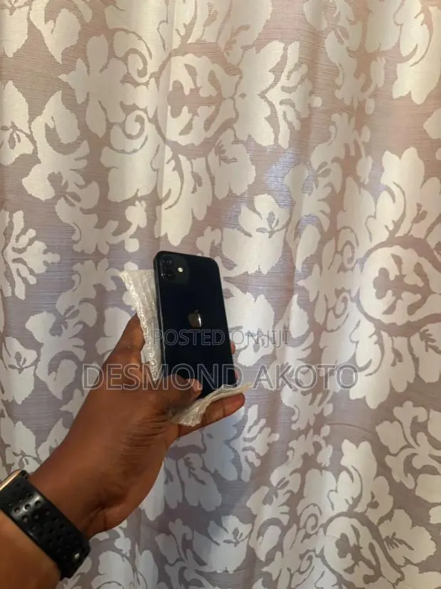 Apple iPhone 12 128 GB Black · Photo 1