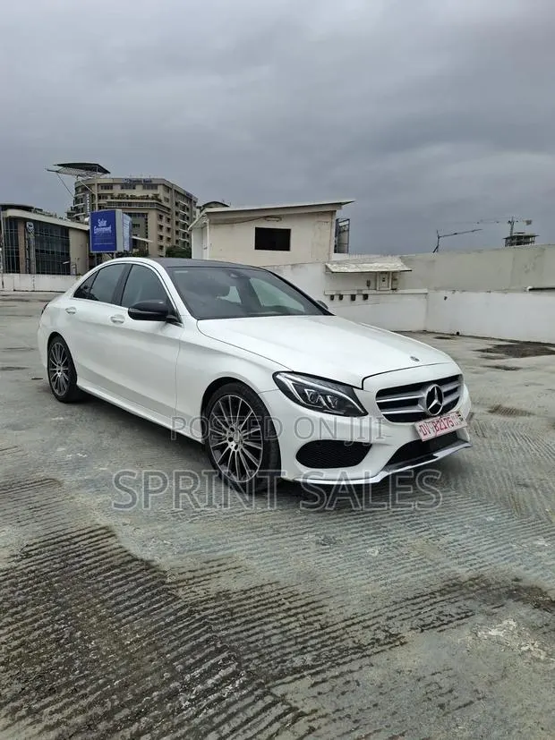 Mercedes-Benz C300 Sport 4Matic Sedan AWD (2.0L 4cyl 7A) 2017 White · Photo 1