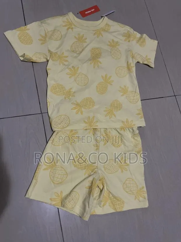Joe Fresh Toddler Boy 2 Piece Set Top and Shorts · Photo 1