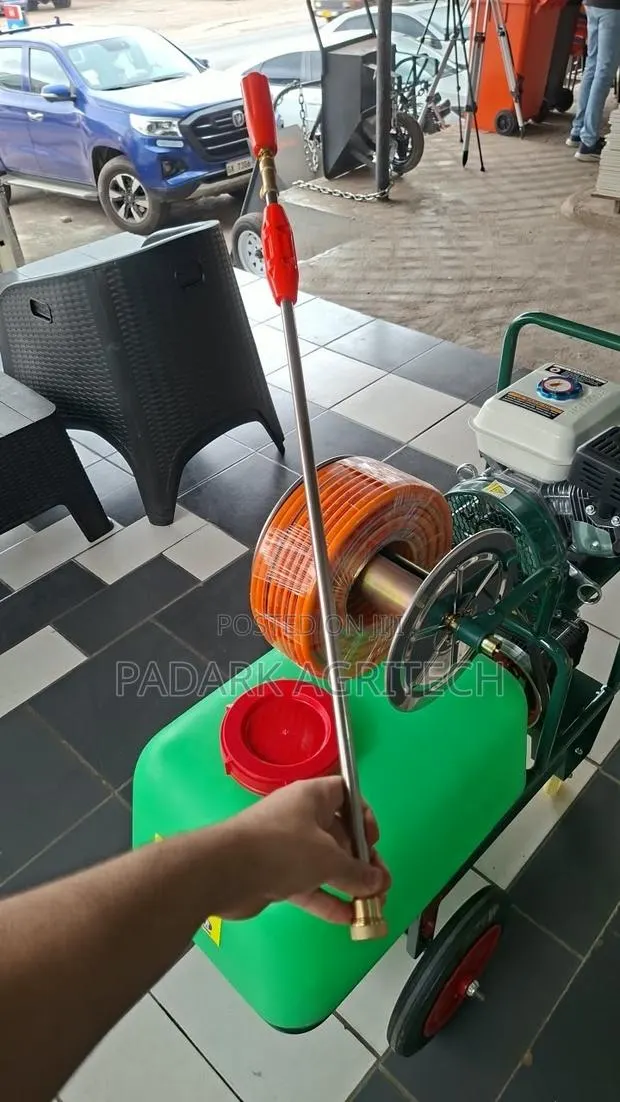 100L Motorized Boom Sprayer · Photo 2