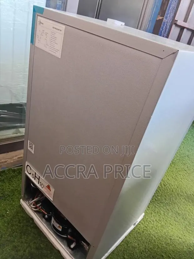 Goldstar Mini Table Top Fridge · Photo 1