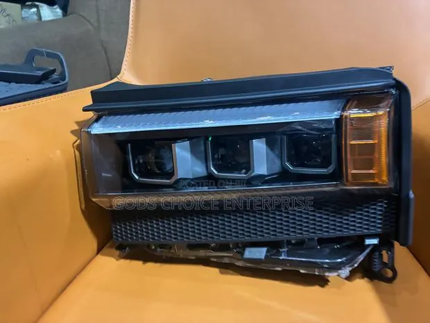 Headlight Land Cruiser Prado 2023-2024-2024 · Photo 1