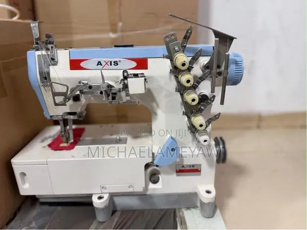 Axis Flatbed Interlock Machine · Photo 1