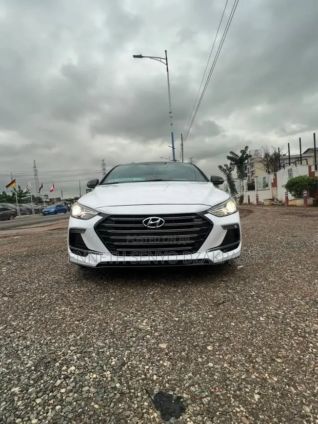 Hyundai Avante 2018 White · Photo 1