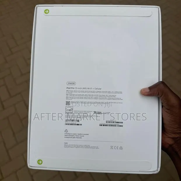 New Apple iPad Pro 13 (2025) 256 GB Black · Photo 2