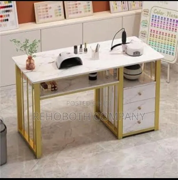 Pedicure Table · Photo 1
