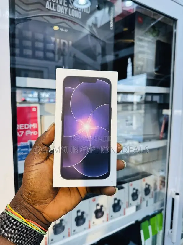 New Apple iPhone 17e 256 GB Black · Photo 1