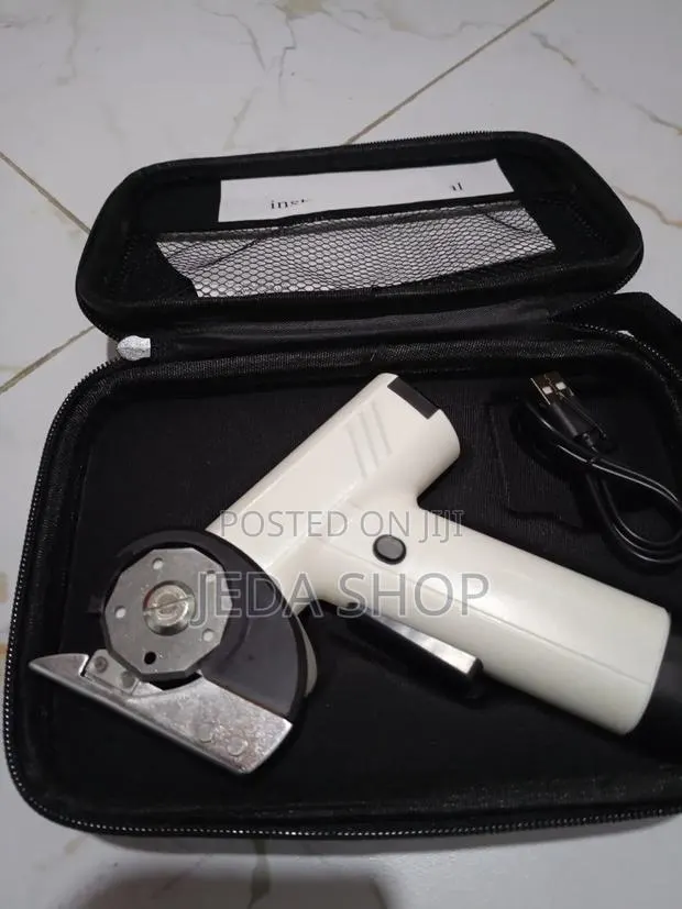 Electric Rotary Fabric Cutter · Photo 1