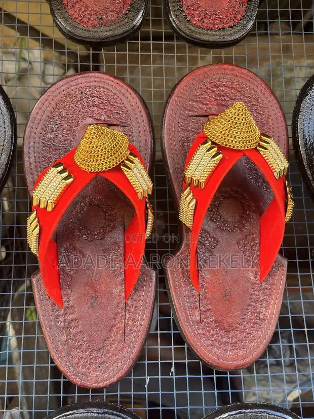 Ahenema Slippers · Photo 1