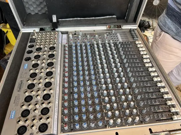 Original Phonic 16 Chanel Mixer From Germany · Photo 1