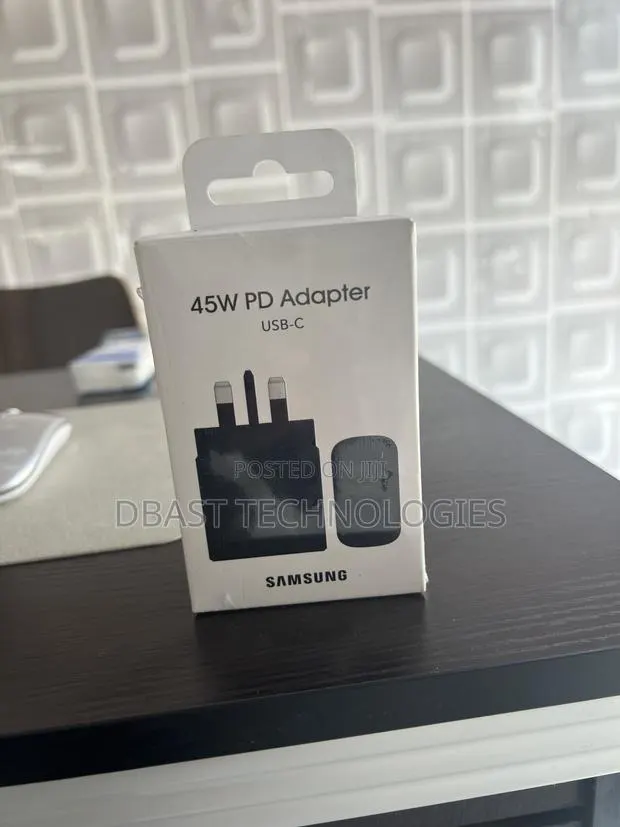 Super Fast Samsung Charger (Head Only, C to C ) · Photo 1