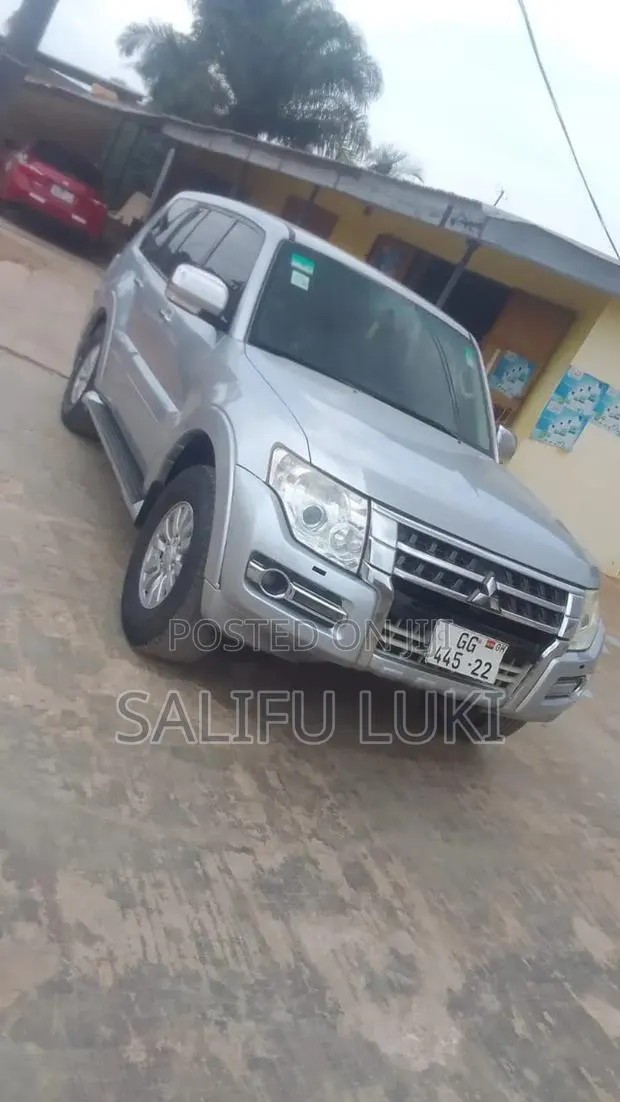 Mitsubishi Pajero 2014 Silver · Photo 1