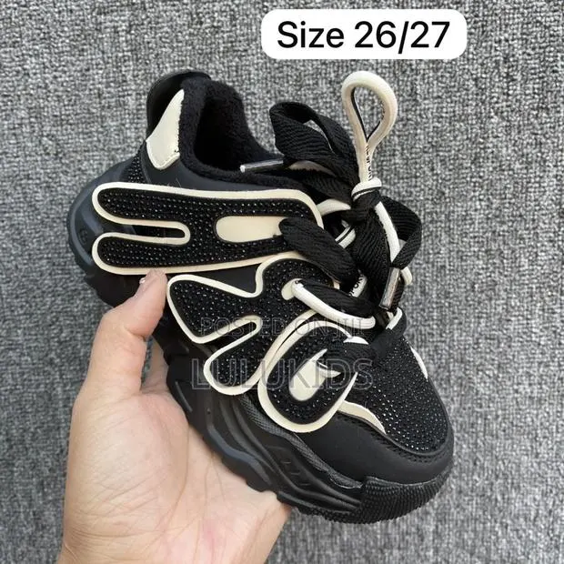 Kids Sneakers · Photo 1