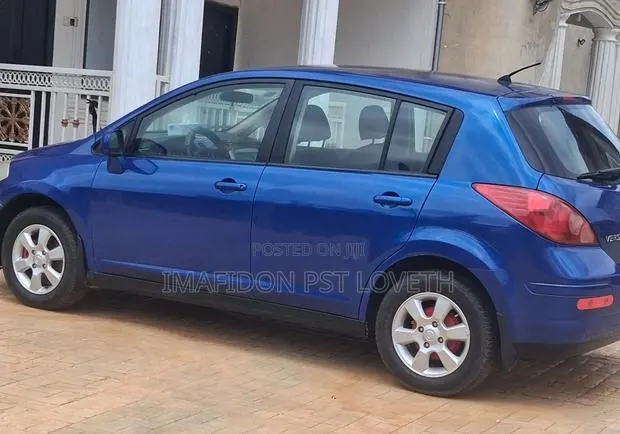 Nissan Versa 2010 Blue · Photo 1