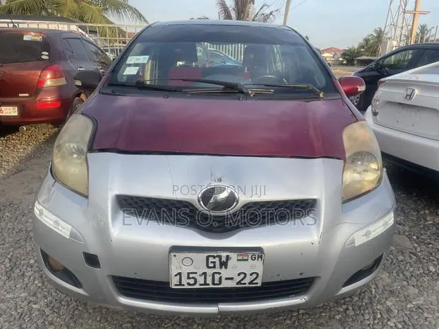 Toyota Vitz 2010 Red · Photo 1