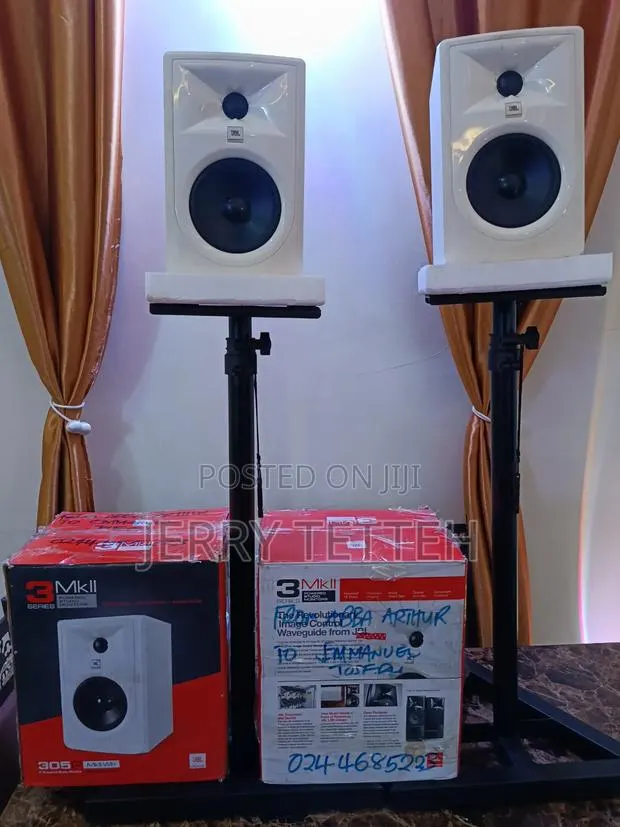 JBL 305P MKll - Wh Powered 5" Two-Way Studio Monitor With Stands · Photo 1