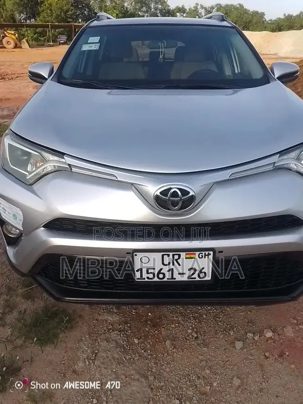 Toyota RAV4 2016 Silver · Photo 1