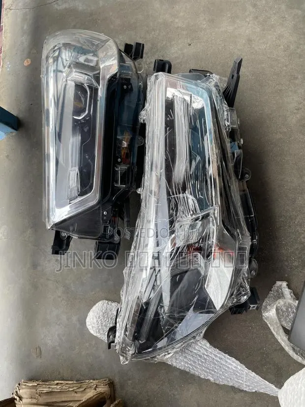 Toyota Hilux/Rico 2022-on Headlights With LED · Photo 1