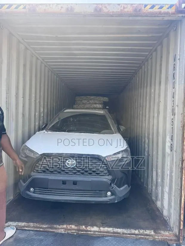 Toyota Corolla Cross XLE 4WD 2024 Gray · Photo 1