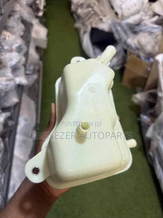 Honda Civic Reservoir Tank 2016 2017 2018 2019 2020 2021 · Photo 1