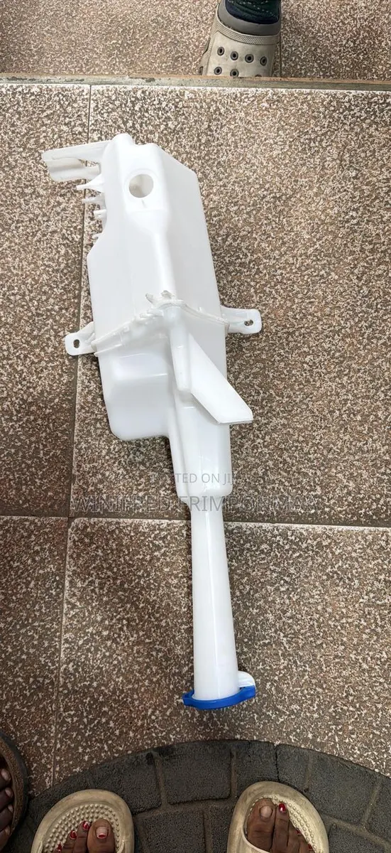 Santafe 2019,2020,2020,2021,2022 Wiper Wash Bottle /Gallon · Photo 1