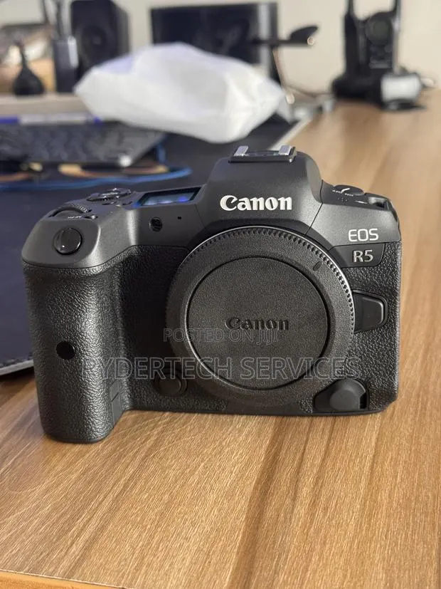 Canon EOS R5 Mirrorless Camera · Photo 1
