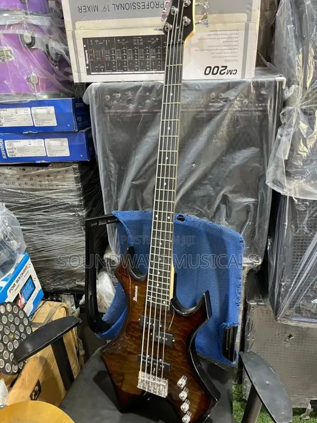 Passive Ibanez Bass Guitar · Photo 1