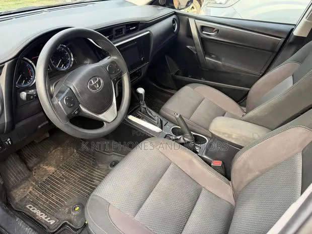 Toyota Corolla LE (1.8L 4cyl 2A) 2019 Black · Photo 1