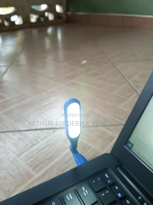 Brand New Flexible USB Laptop Lamp · Photo 1
