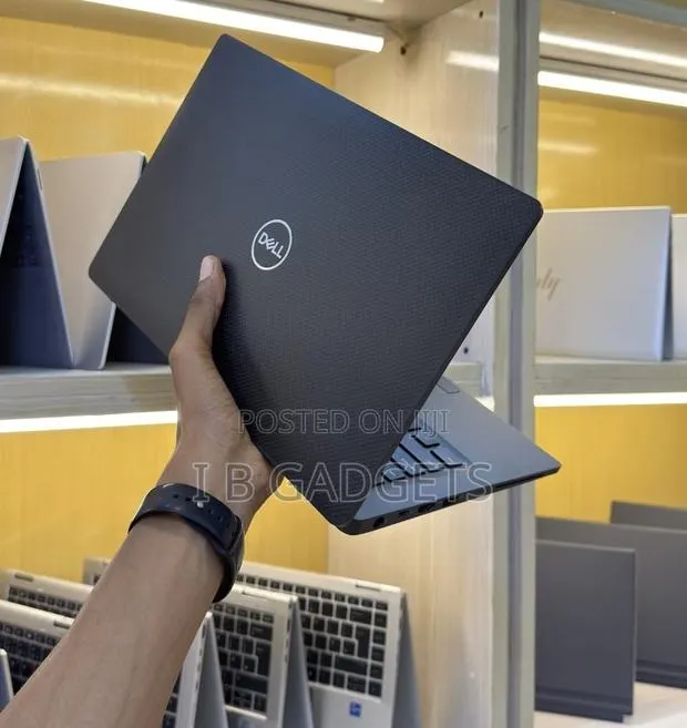 Laptop Dell Latitude 7400 8GB Intel Core i5 SSD 256GB · Photo 1