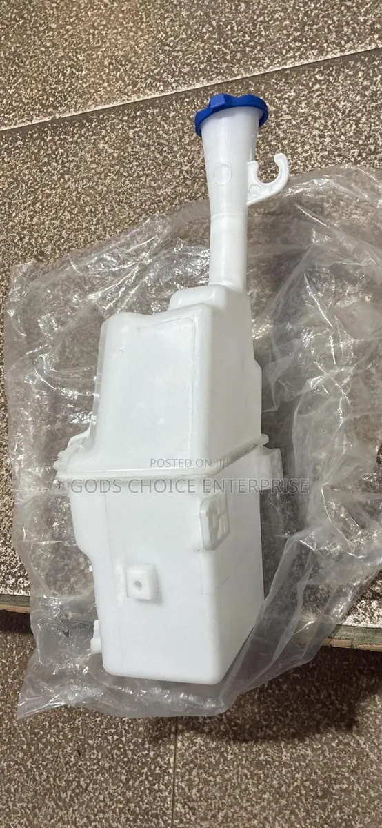 Wiper Wash Bottle Kia Forte Cerato 2018-2020-2021-2022 · Photo 1