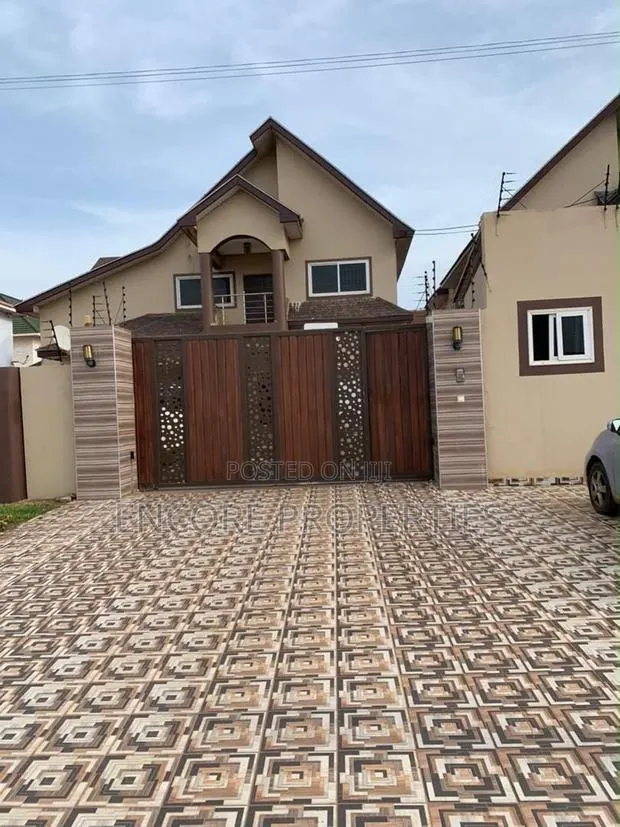 5bdrm House in East Legon for sale · Photo 1