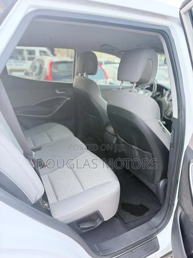 Hyundai Santa Fe 2014 White · Photo 1