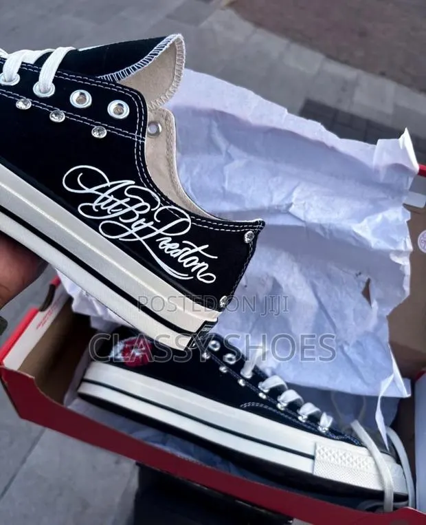 Converse Low Black and White With Design · Photo 1