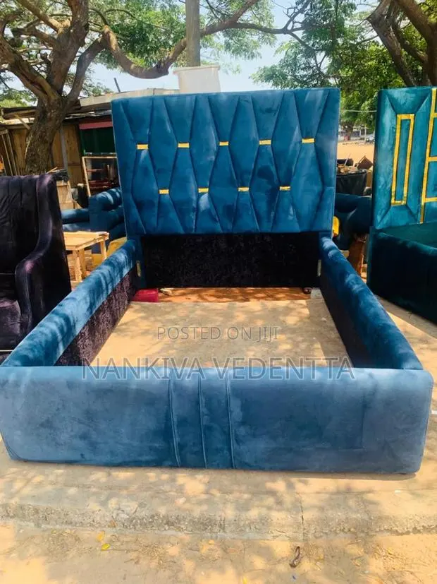 Design Double Bed Frame · Photo 1