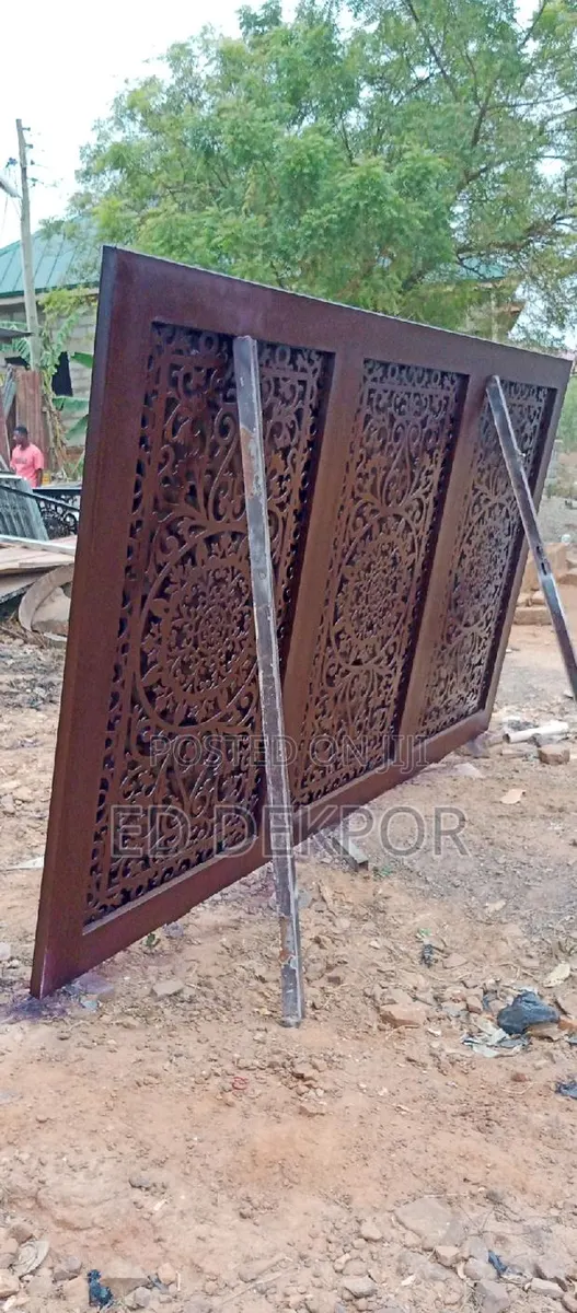 Double CNC Metal Gate · Photo 1