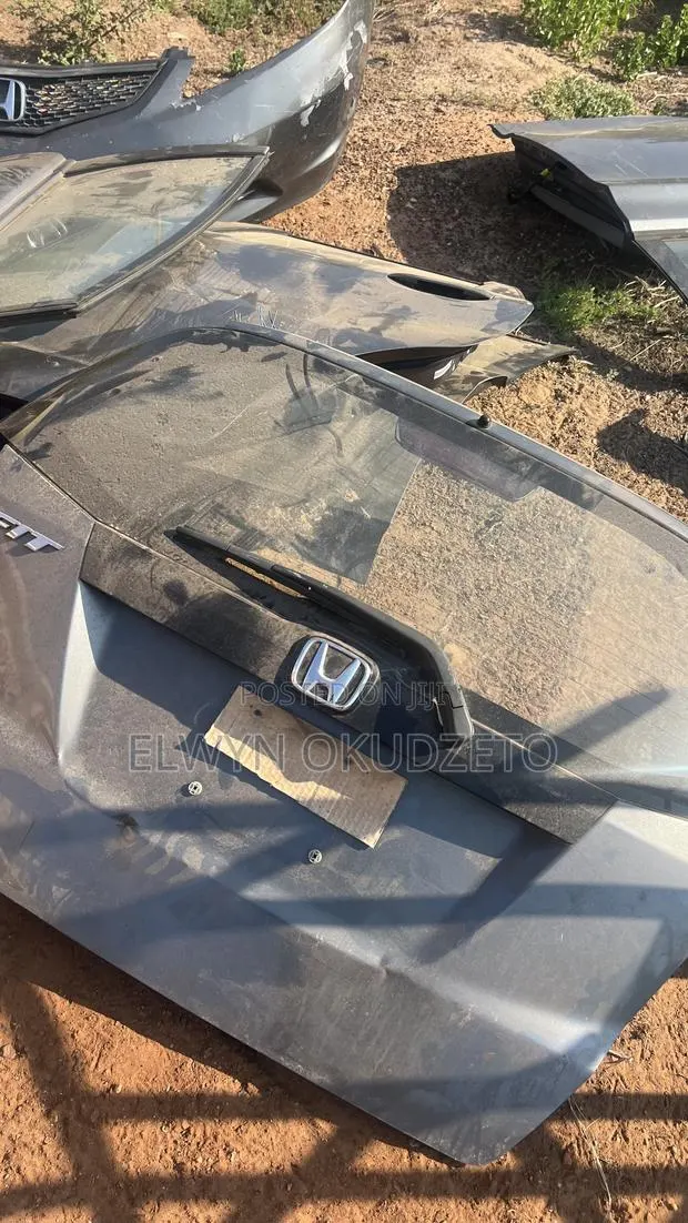 2010-2013 Honda Fit Trunk Boot · Photo 1