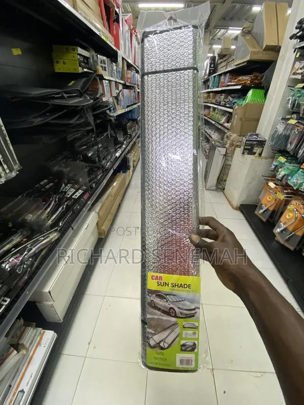 Sunshade for Covering Car Windscreen · Photo 1